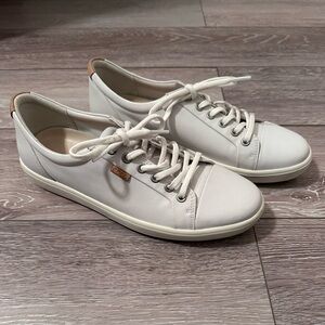 Ecco Soft 7 women’s leather tie sneaker